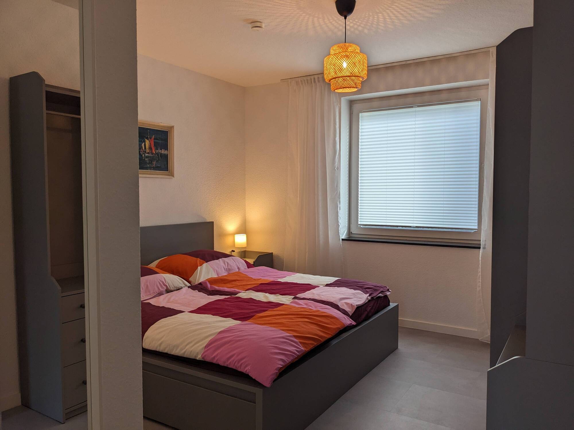 Schlafzimmer mit Doppelbett