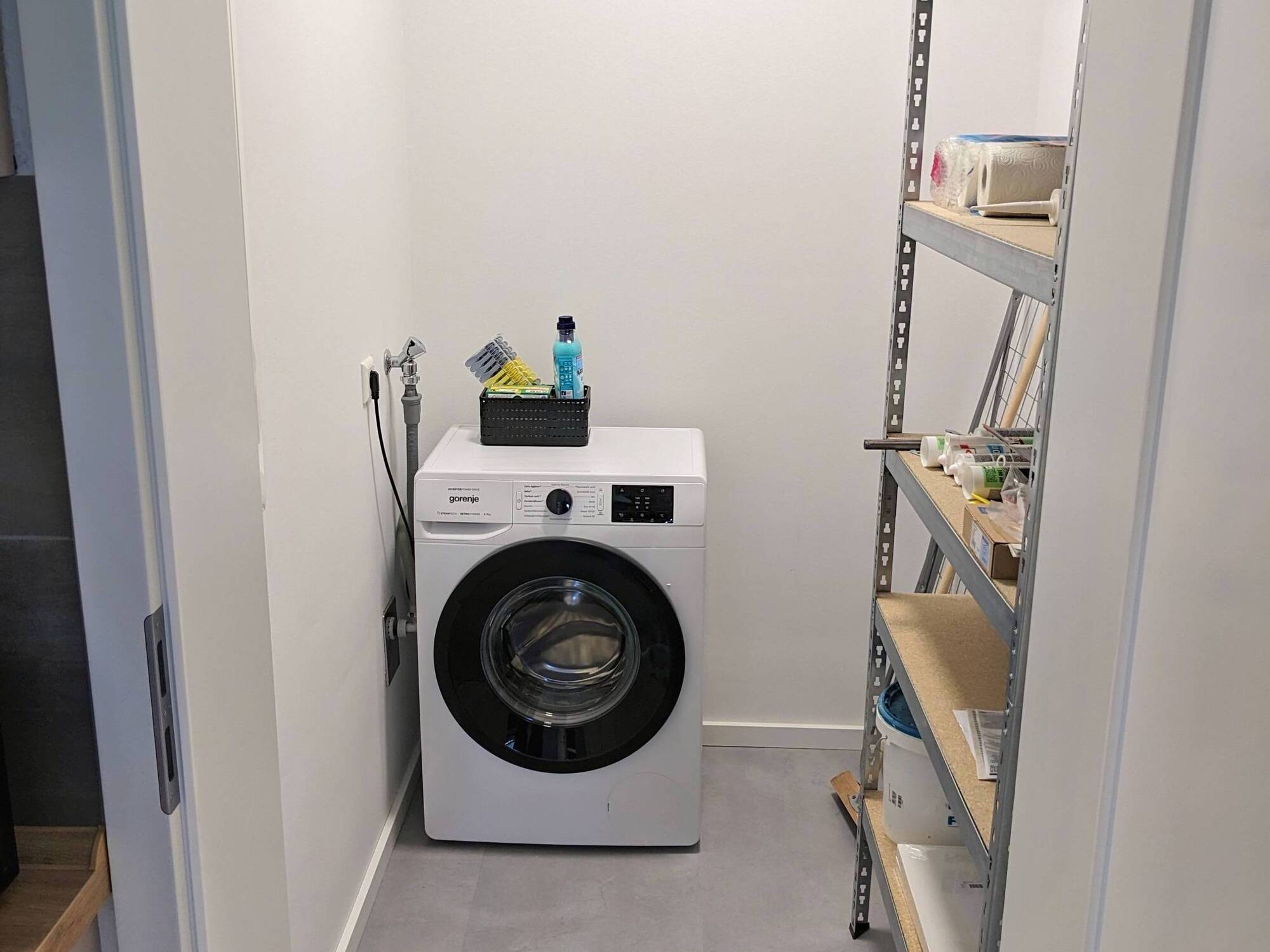 Abstellkammer mit Waschmaschine
